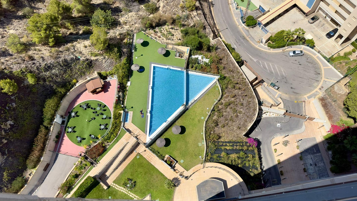 2-Bedroom Middle Floor Apartment in Benidorm | Sunny Cas... - Image 7