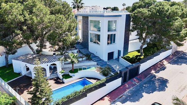 6-Bedroom Villa in La Siesta, Torrevieja