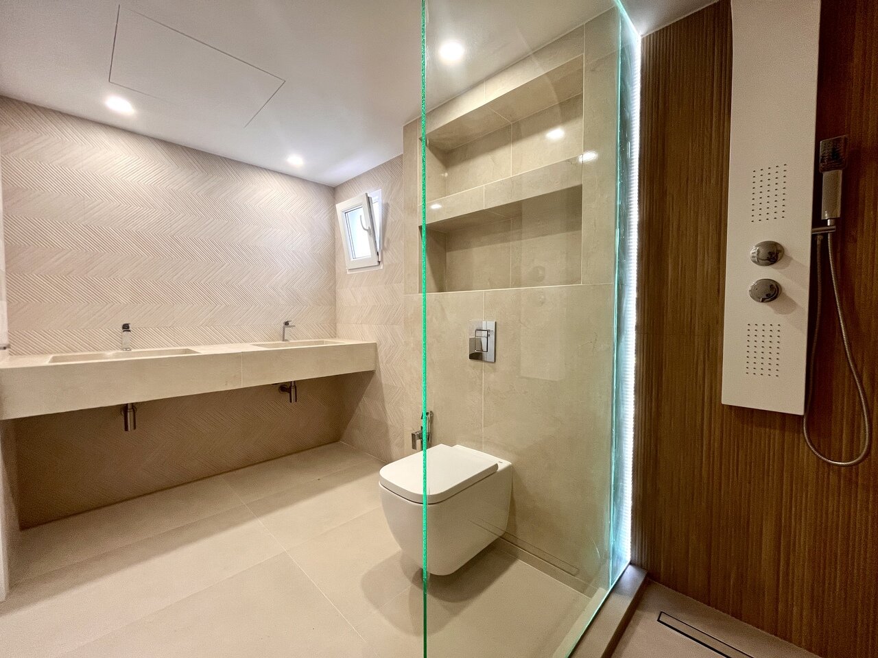 6-Bedroom Villa in La Siesta, Torrevieja - Image 10