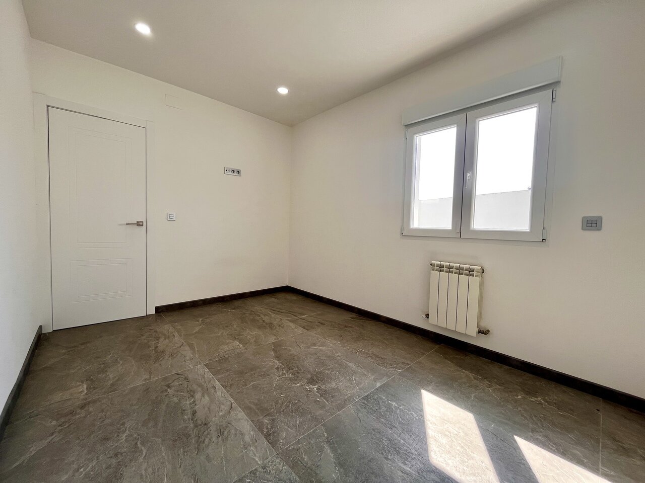 6-Bedroom Villa in La Siesta, Torrevieja - Image 11