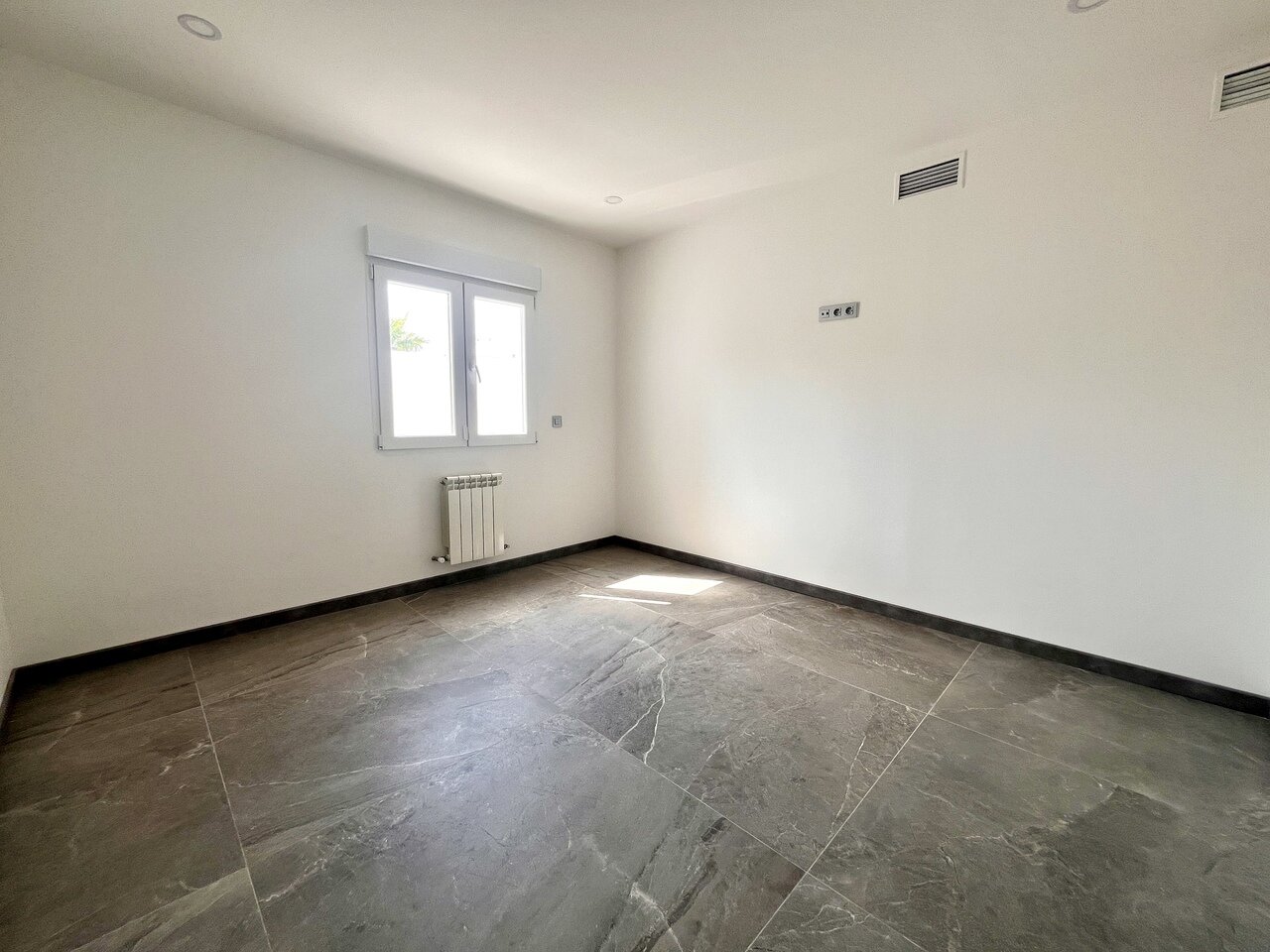 6-Bedroom Villa in La Siesta, Torrevieja - Image 14