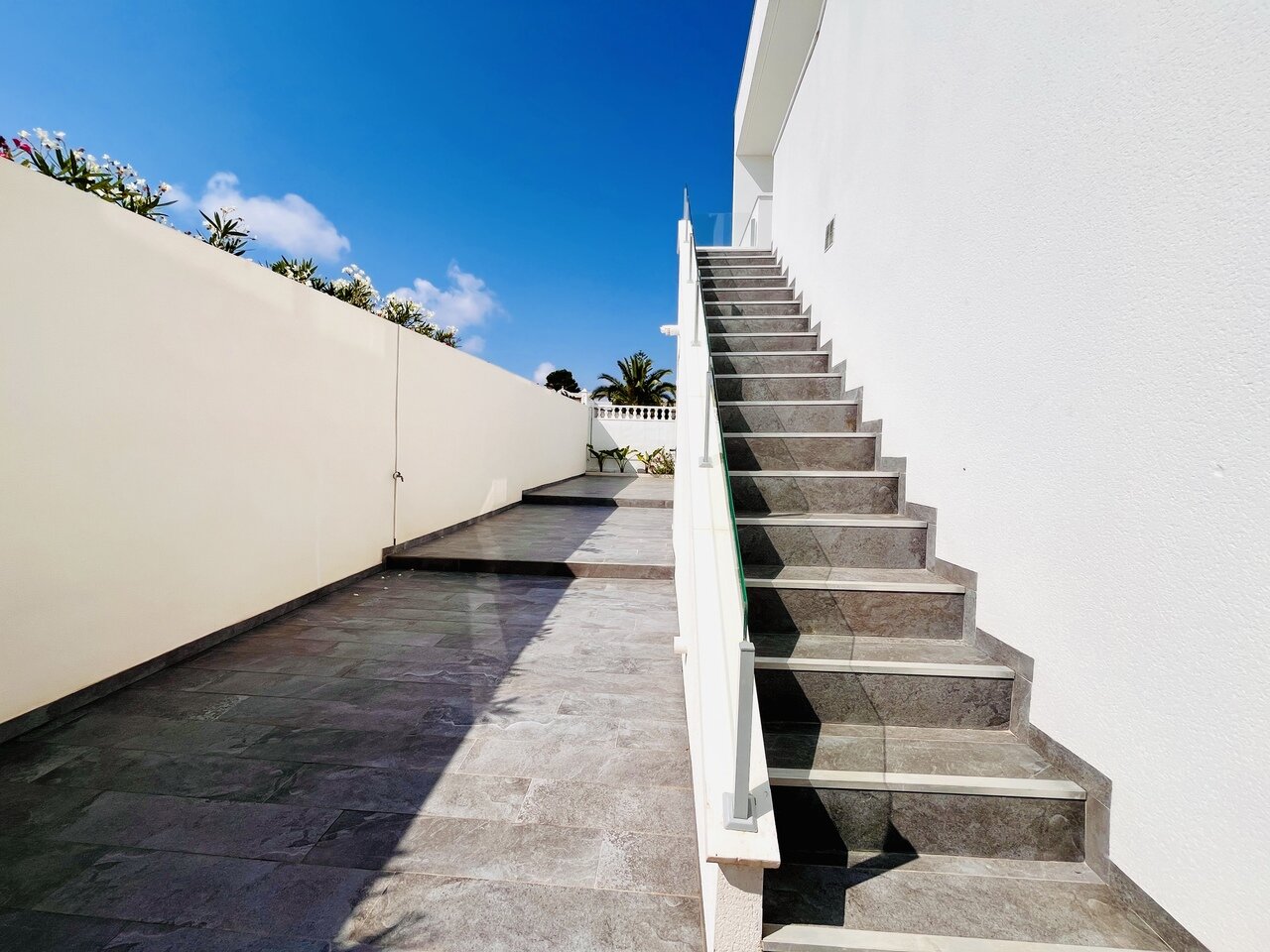 6-Bedroom Villa in La Siesta, Torrevieja - Image 17