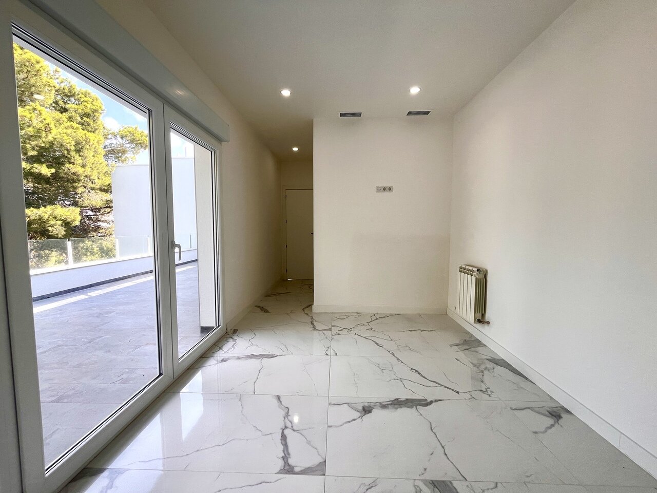 6-Bedroom Villa in La Siesta, Torrevieja - Image 18