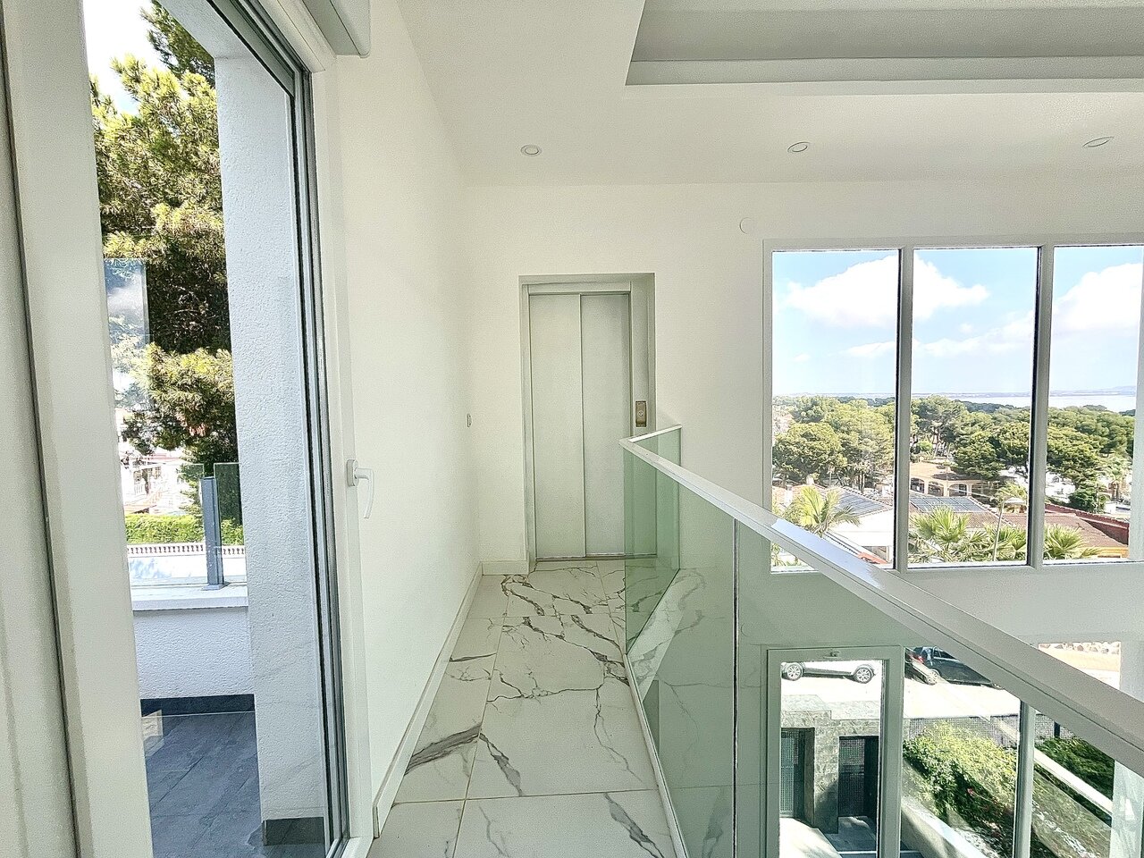 6-Bedroom Villa in La Siesta, Torrevieja - Image 20