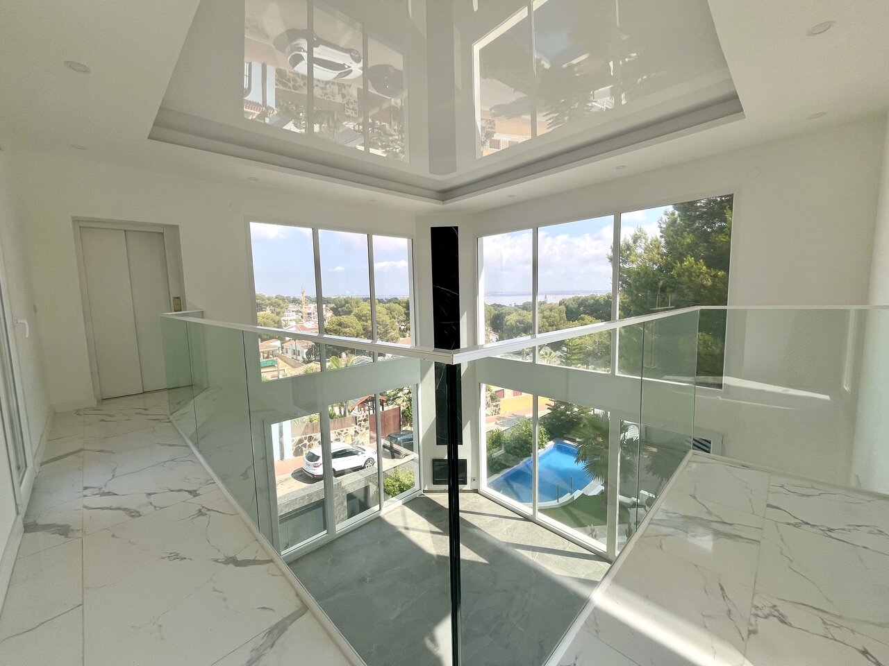 6-Bedroom Villa in La Siesta, Torrevieja - Image 21