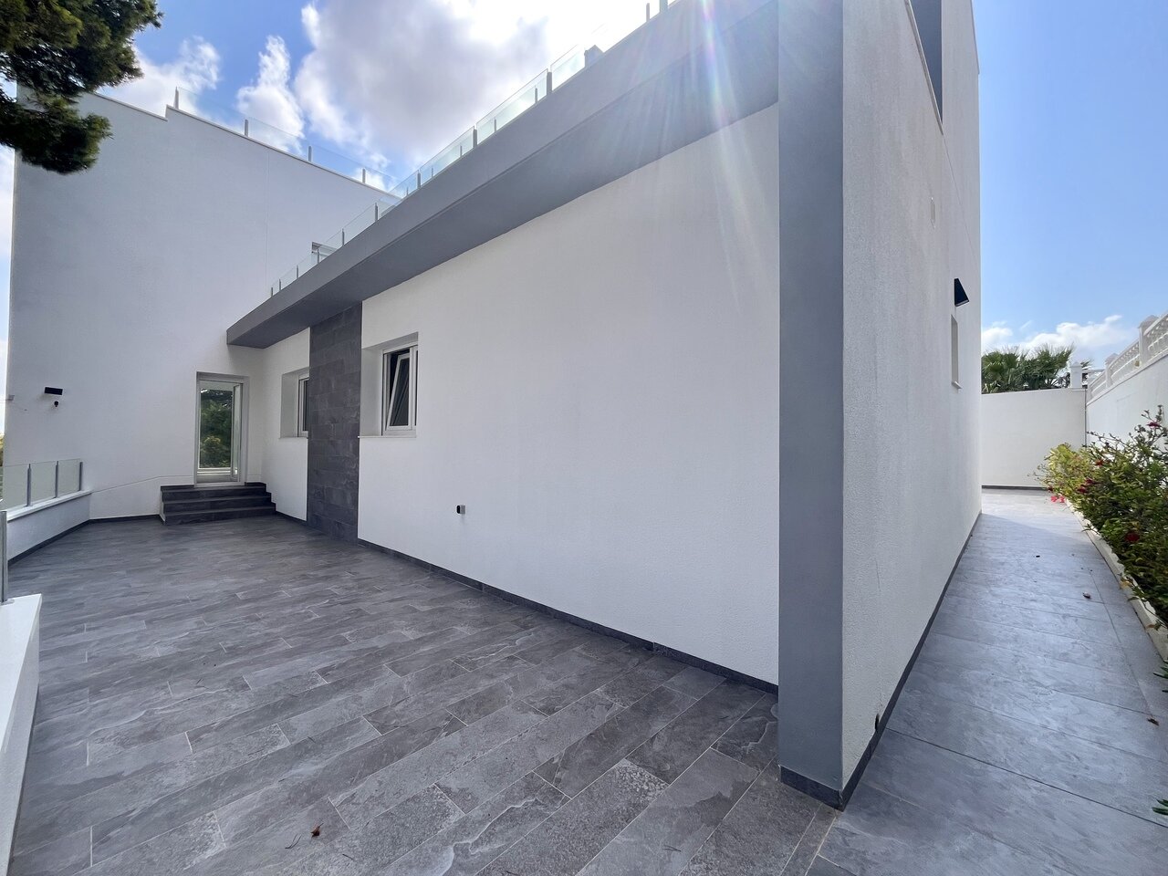 6-Bedroom Villa in La Siesta, Torrevieja - Image 24
