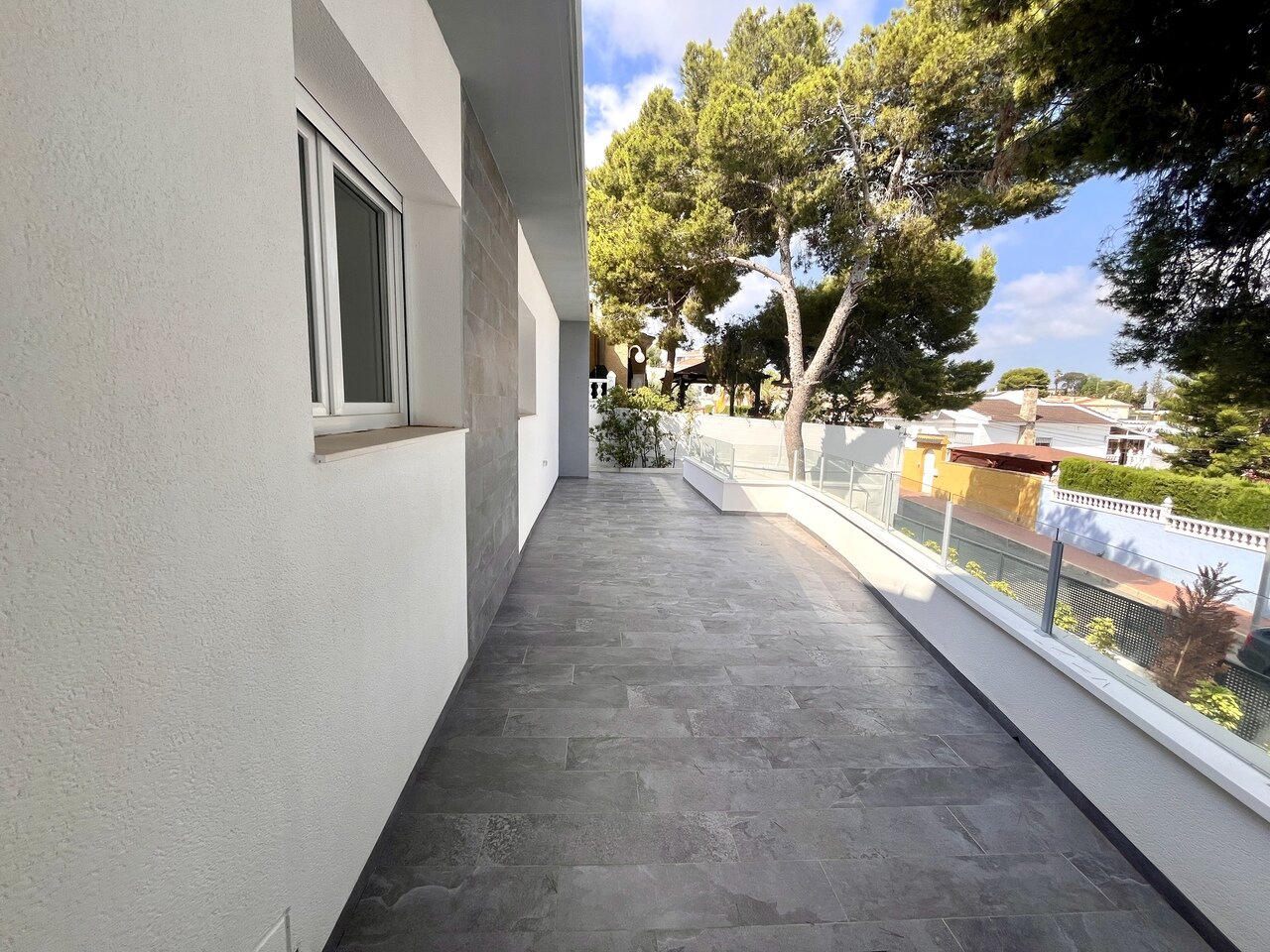 6-Bedroom Villa in La Siesta, Torrevieja - Image 25