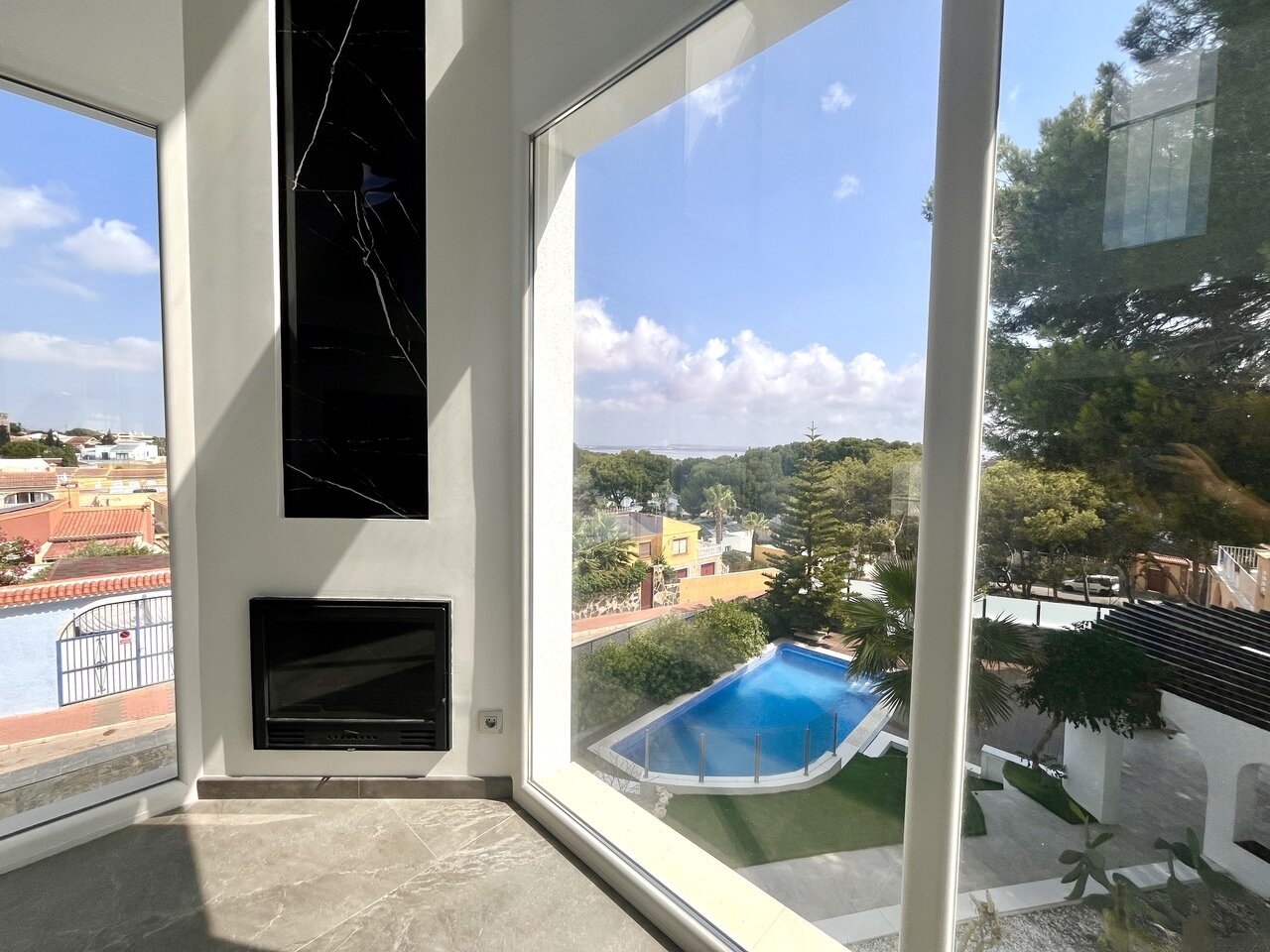6-Bedroom Villa in La Siesta, Torrevieja - Image 26