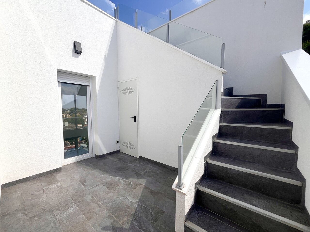 6-Bedroom Villa in La Siesta, Torrevieja - Image 28