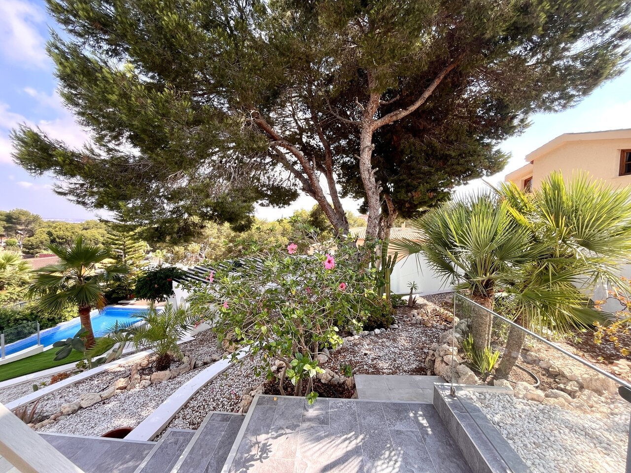 6-Bedroom Villa in La Siesta, Torrevieja - Image 40