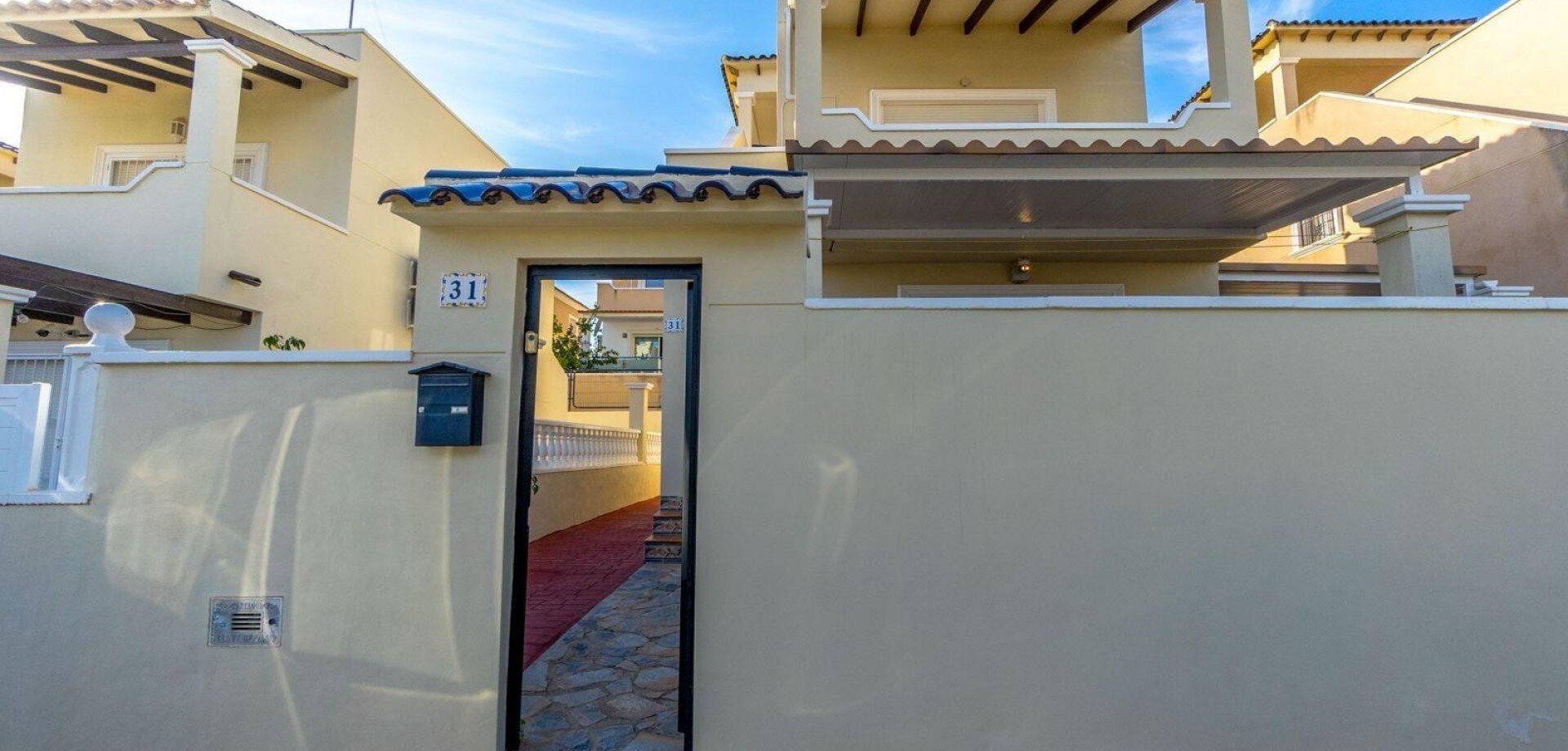 3-Bedroom Villa in San Miguel de Salinas - Image 10