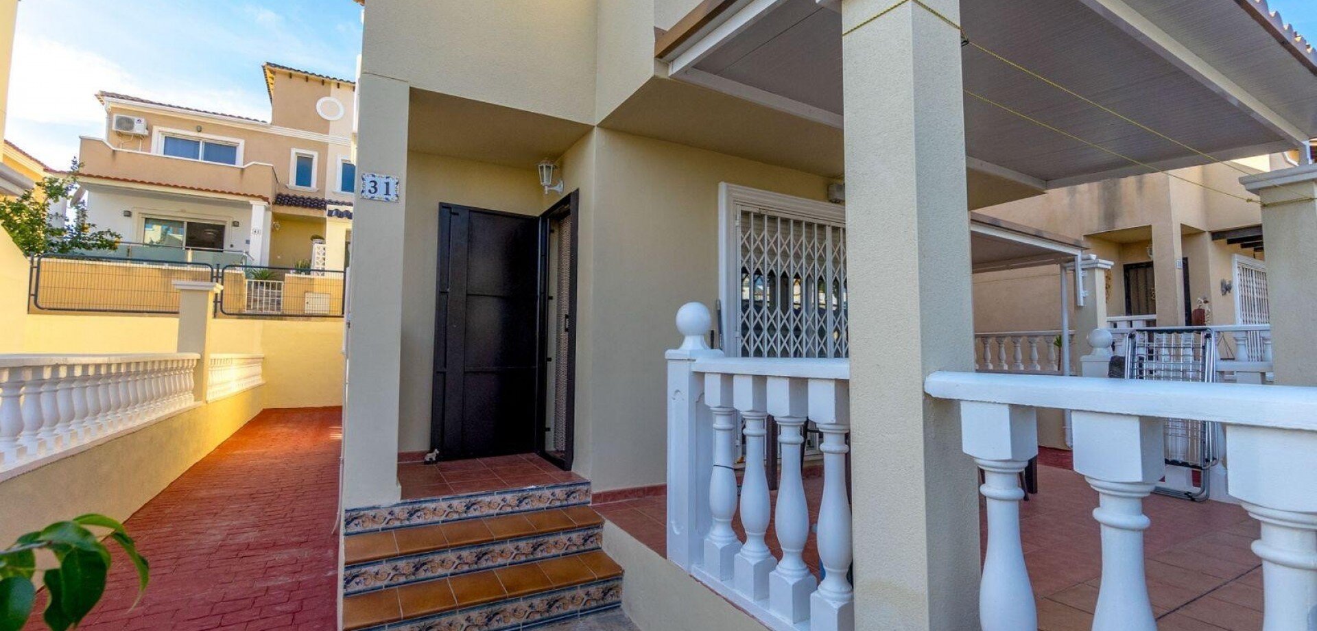 3-Bedroom Villa in San Miguel de Salinas - Image 11