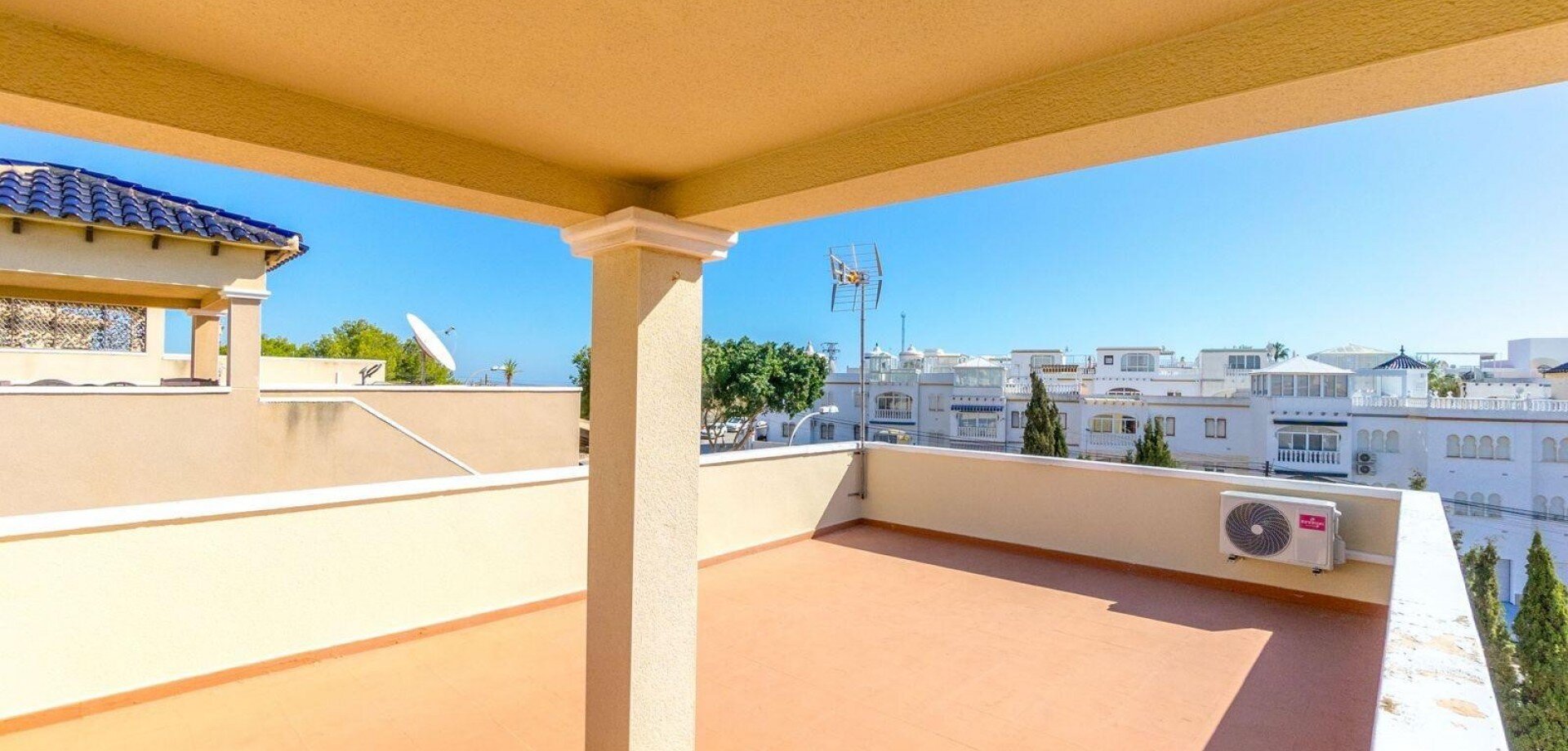 3-Bedroom Villa in San Miguel de Salinas - Image 18