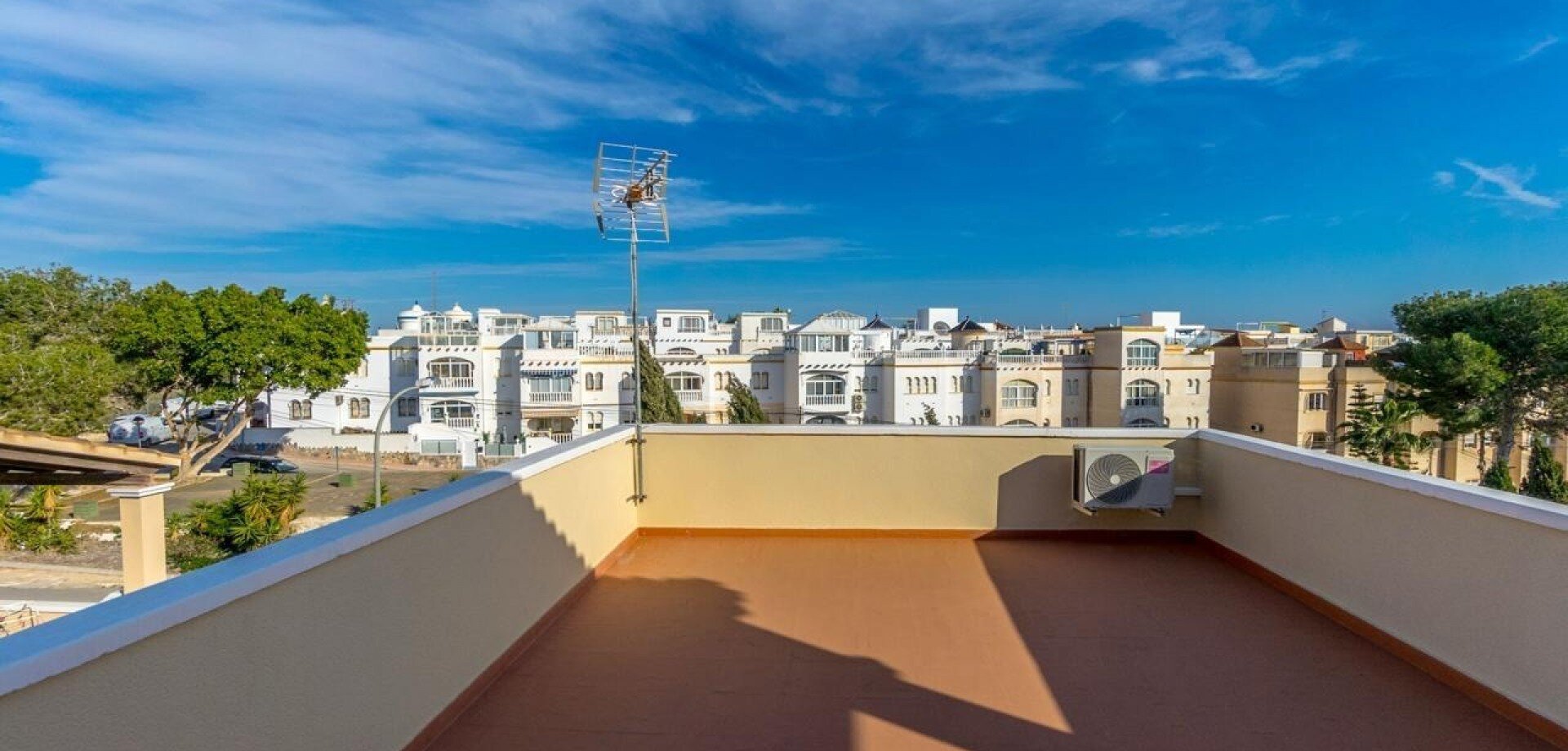 3-Bedroom Villa in San Miguel de Salinas - Image 2