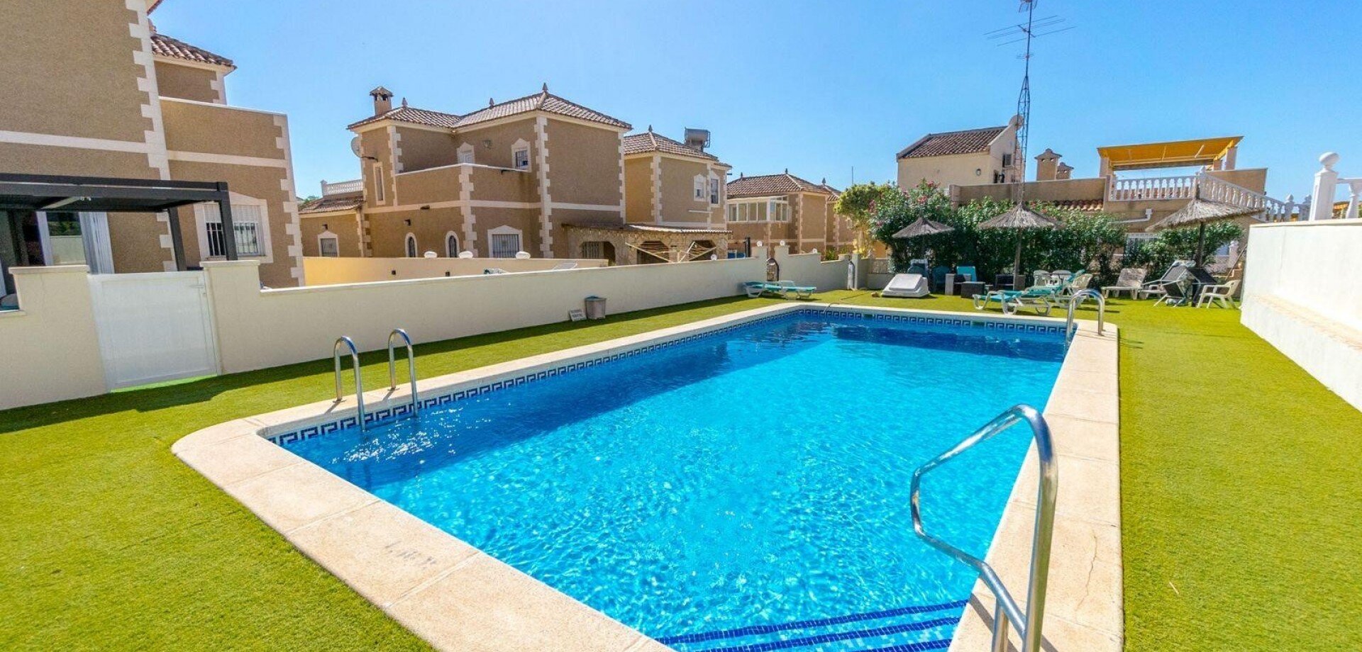 3-Bedroom Villa in San Miguel de Salinas - Image 3