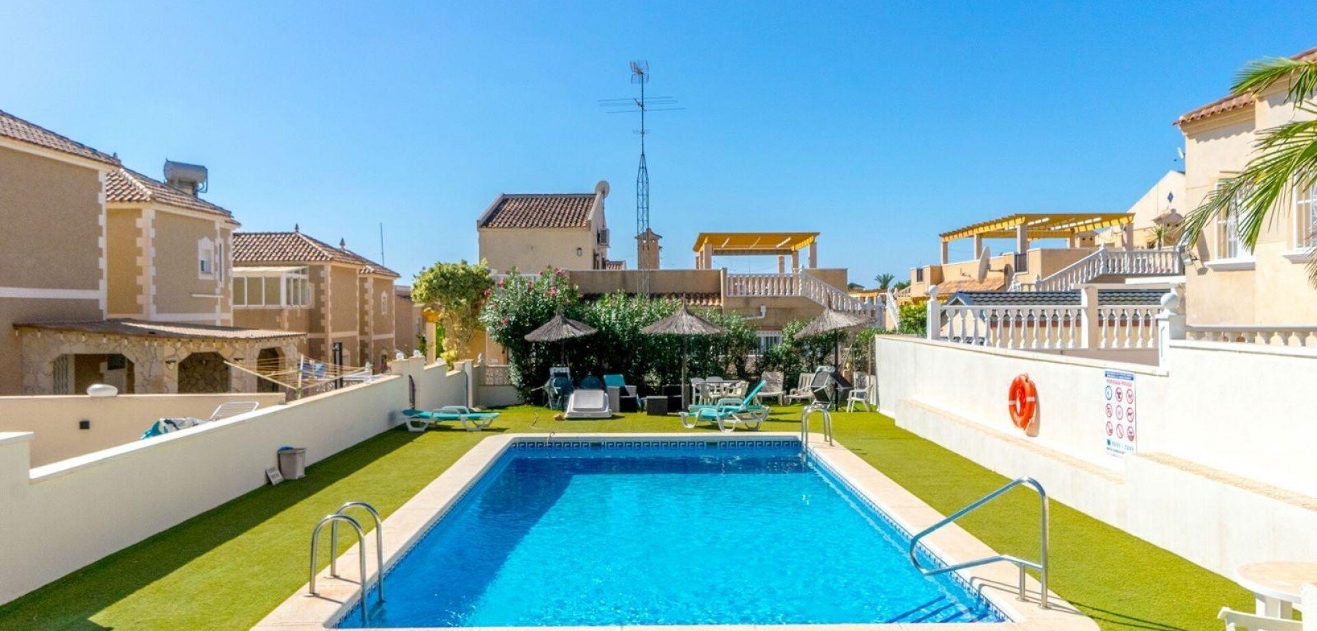 3-Bedroom Villa in San Miguel de Salinas - Image 34