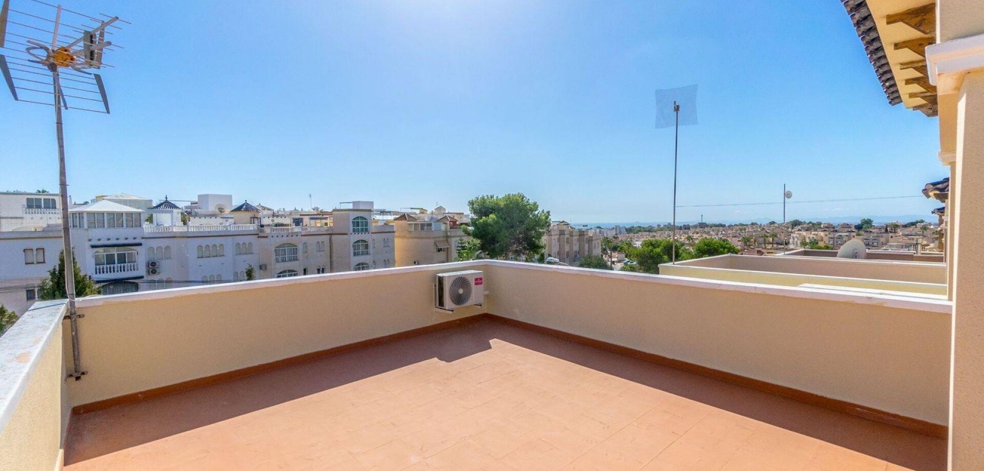 3-Bedroom Villa in San Miguel de Salinas - Image 36