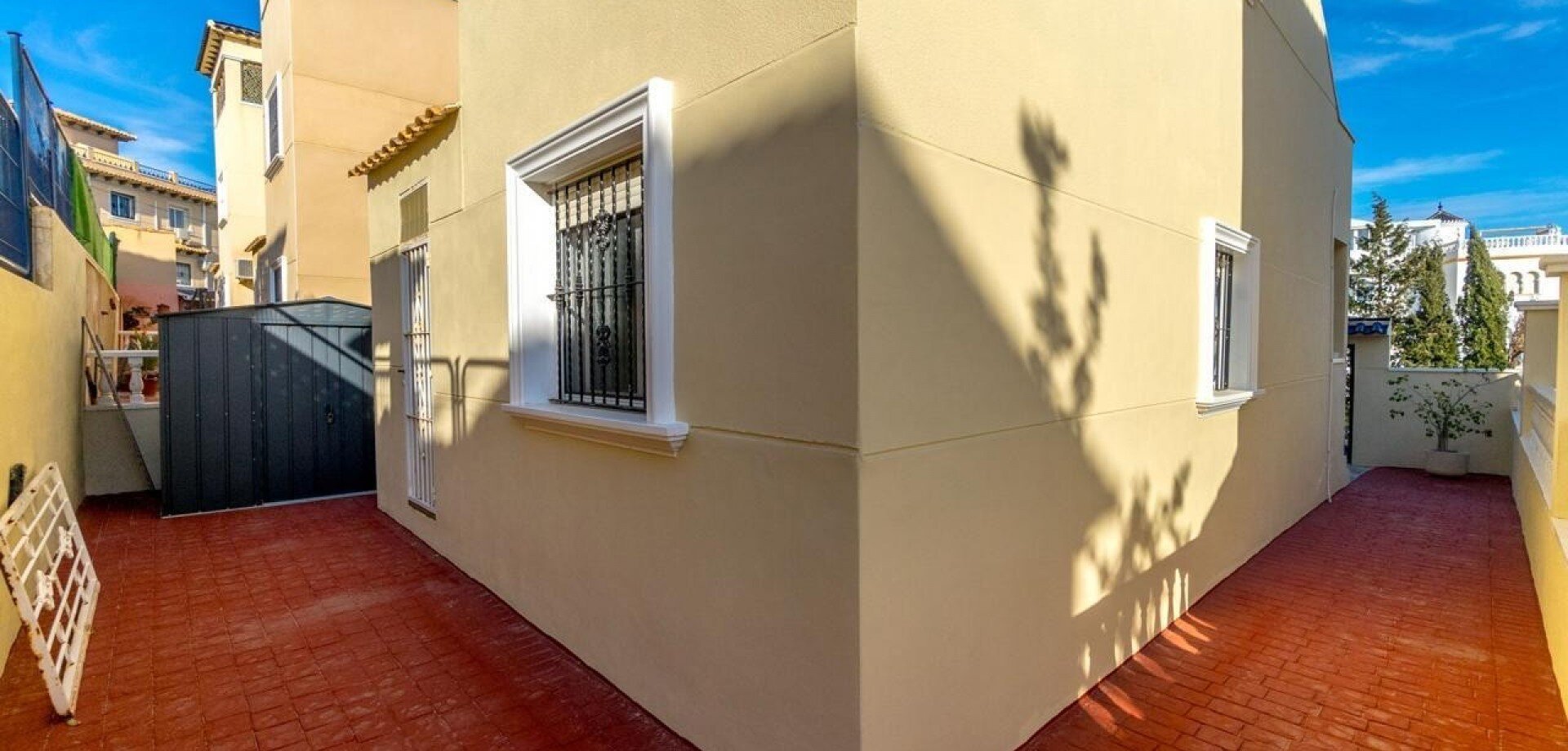 3-Bedroom Villa in San Miguel de Salinas - Image 7