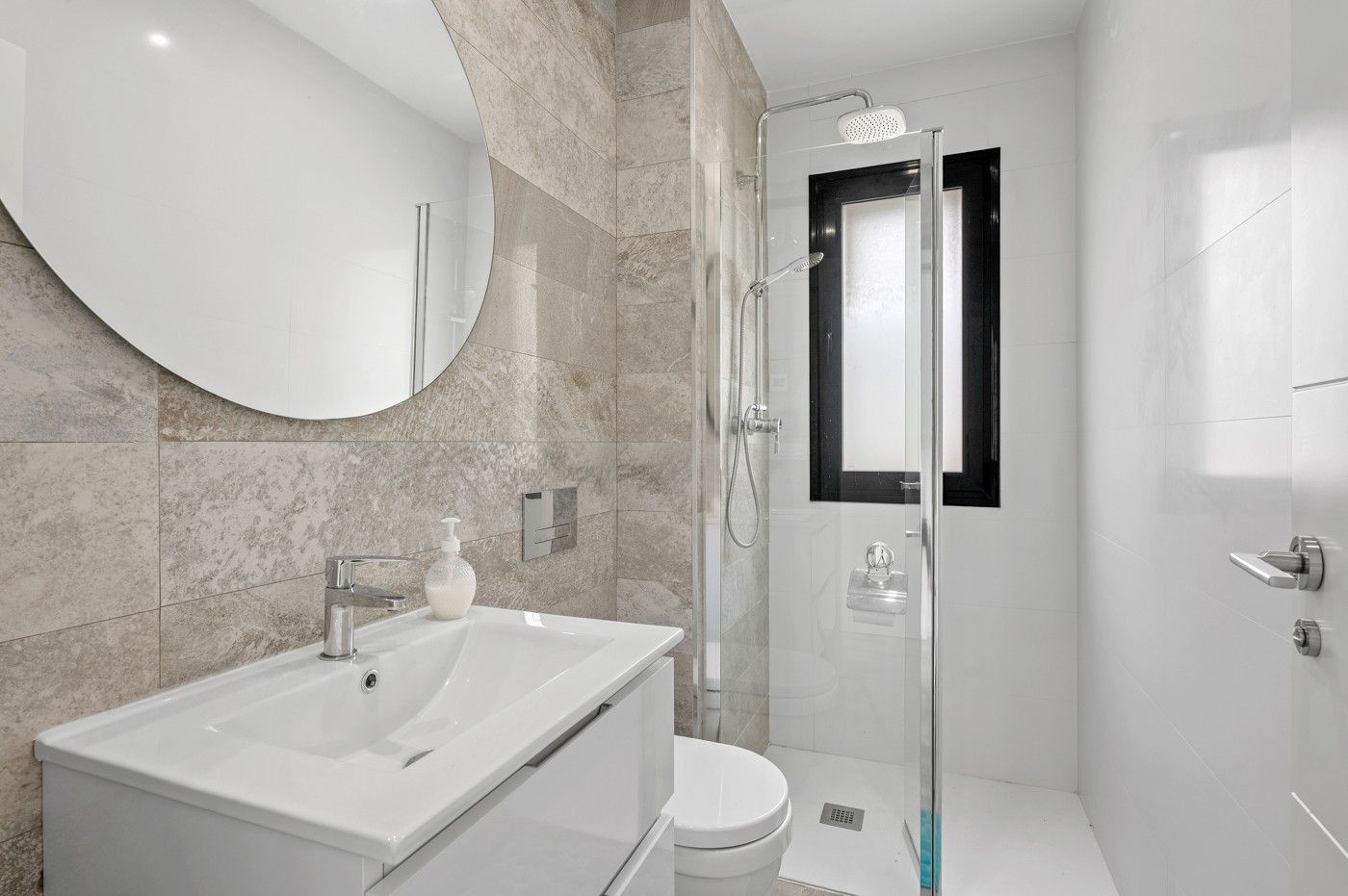 3-Bedroom Villa in Lomas de Cabo Roig, Orihuela Costa - Image 17