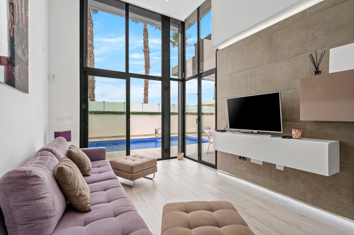 3-Bedroom Villa in Lomas de Cabo Roig, Orihuela Costa - Image 2