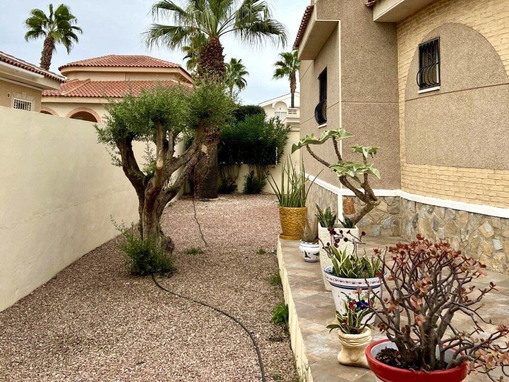 3-Bedroom Villa in Urbanizacion Monteazul, Benijofar - Image 11