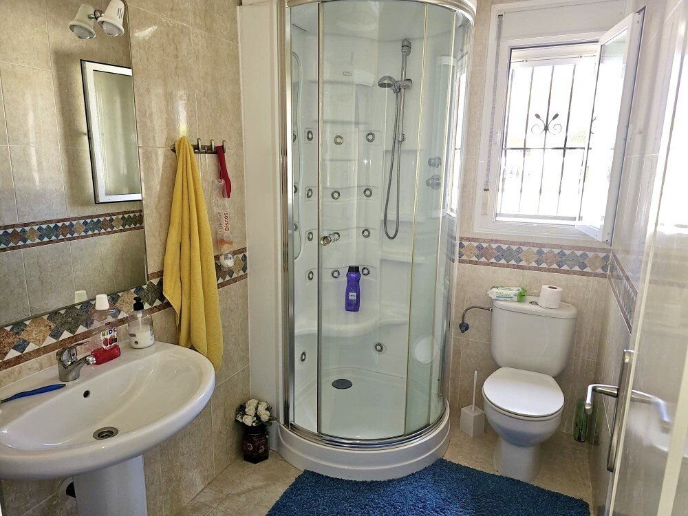 3-Bedroom Villa in Urbanizacion Monteazul, Benijofar - Image 3