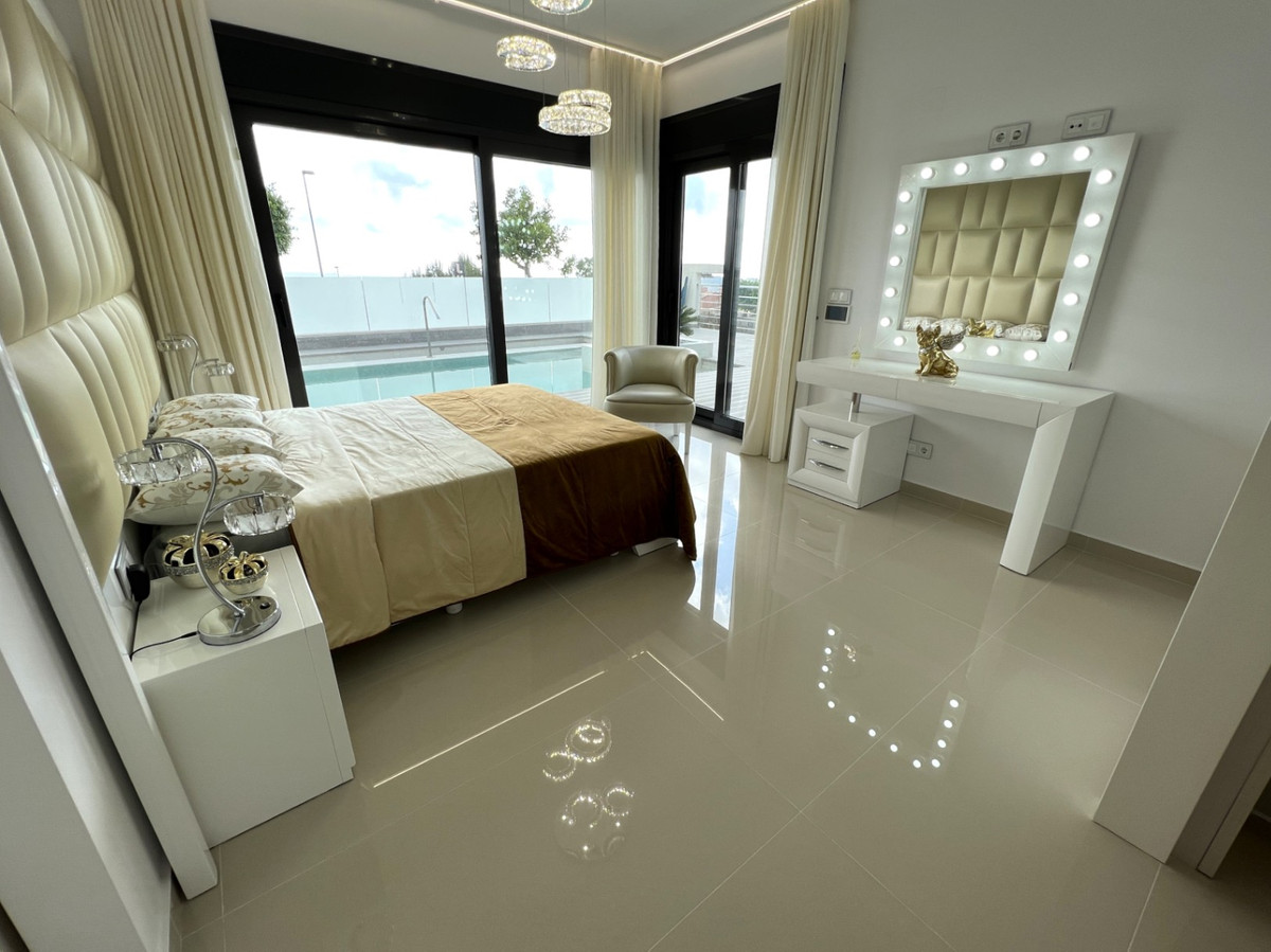 Villa individuelle de 5 Chambres à, San Miguel de Salinas... - Image 10