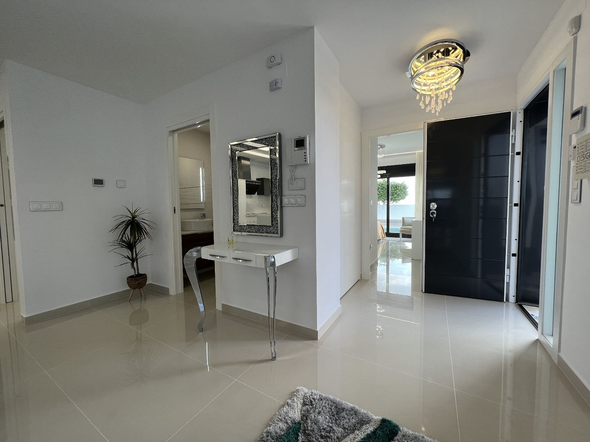 Villa individuelle de 5 Chambres à, San Miguel de Salinas... - Image 8