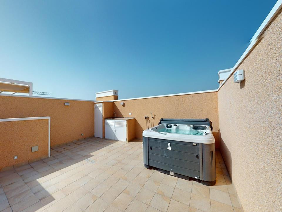 3-Bedroom Penthouse Apartment in  Guardamar del Segura | ... - Image 1