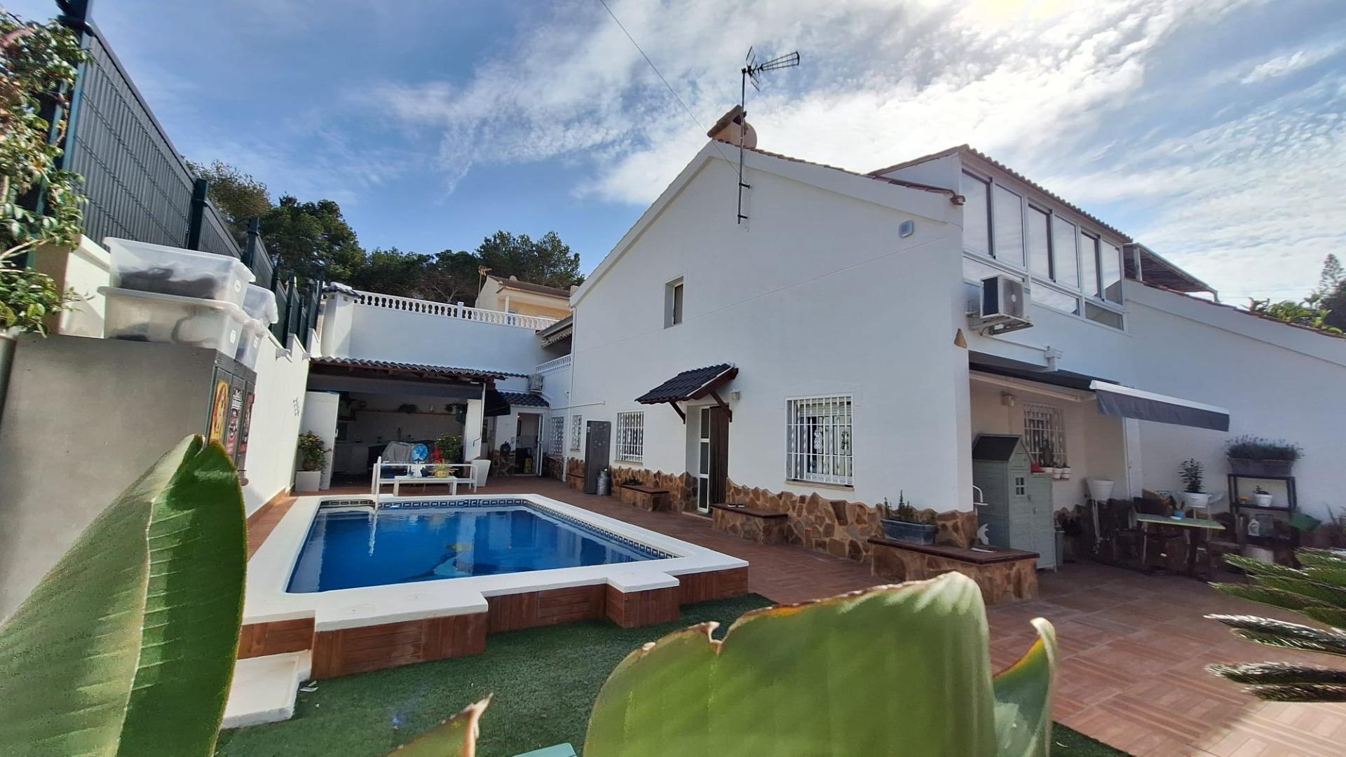 4-Bedroom Villa in Los Balcones - Los Altos del Edén, Torrevieja - Image 2