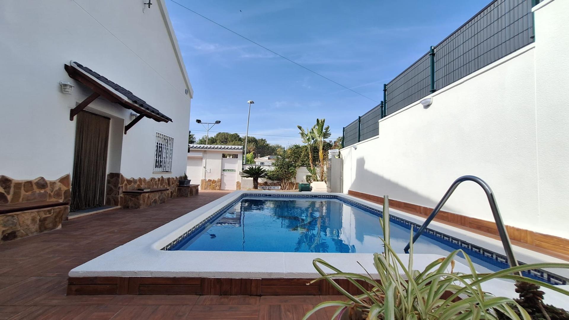 4-Bedroom Villa in Los Balcones - Los Altos del Edén, Torrevieja - Image 5