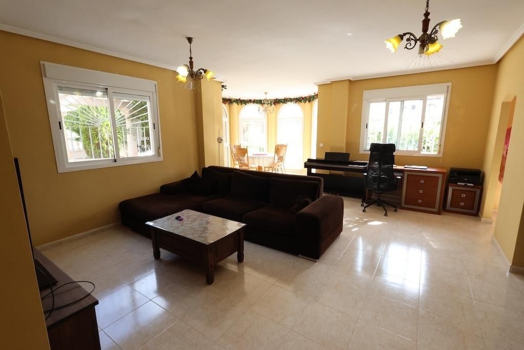 3-Bedroom House in Doña Pepa, Rojales - Image 13