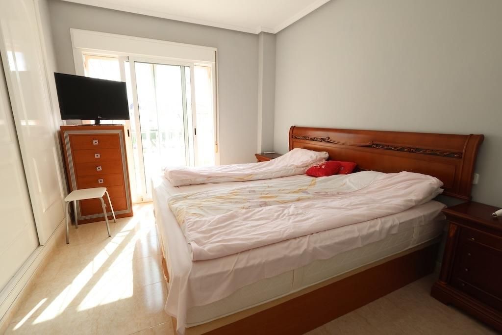 3-Bedroom House in Doña Pepa, Rojales - Image 18