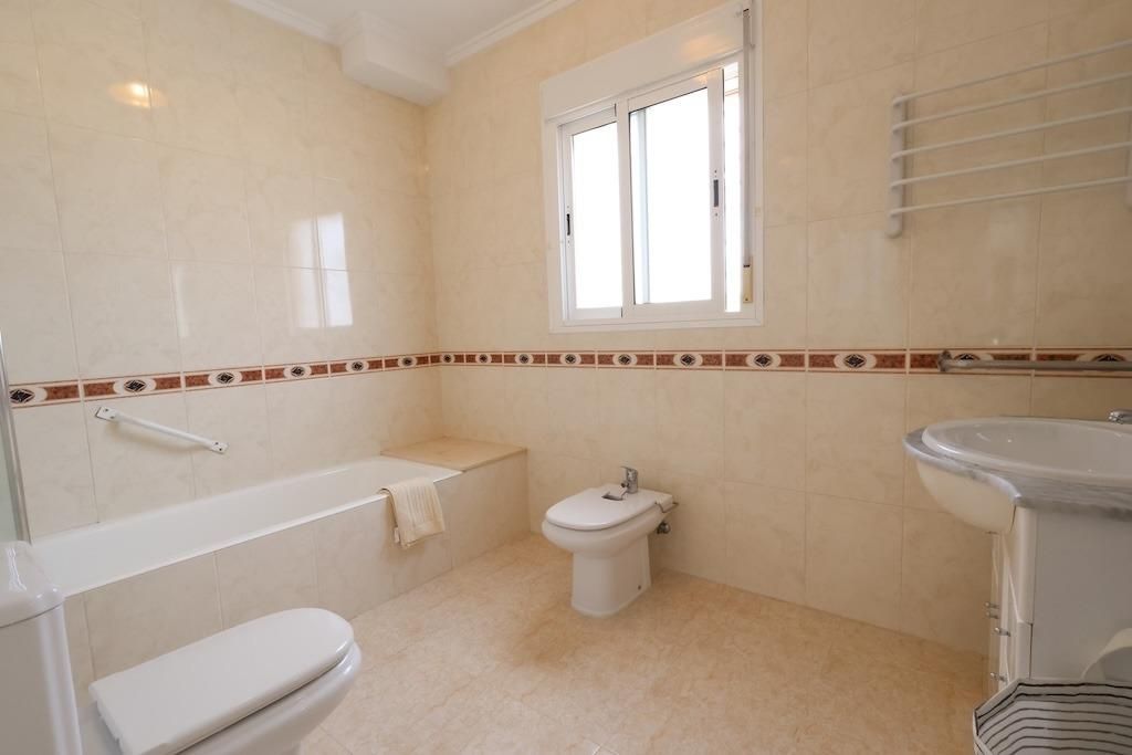 3-Bedroom House in Doña Pepa, Rojales - Image 19