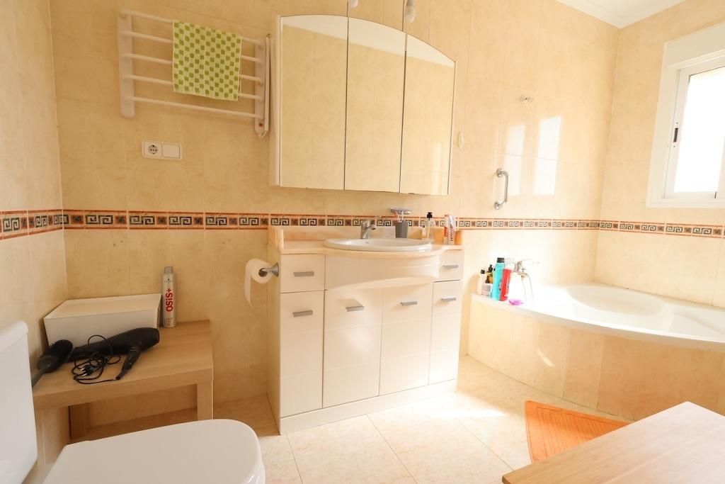 3-Bedroom House in Doña Pepa, Rojales - Image 20