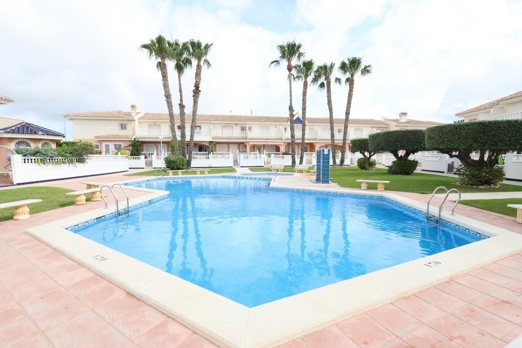 3-Bedroom House in Doña Pepa, Rojales - Image 3