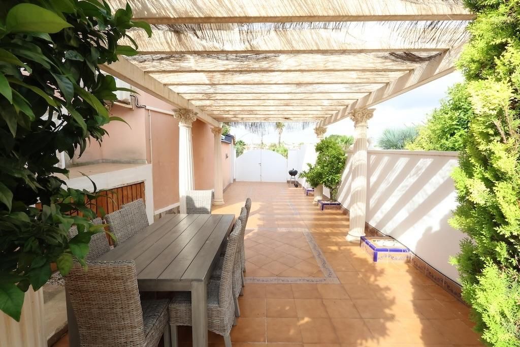 3-Bedroom House in Doña Pepa, Rojales - Image 4