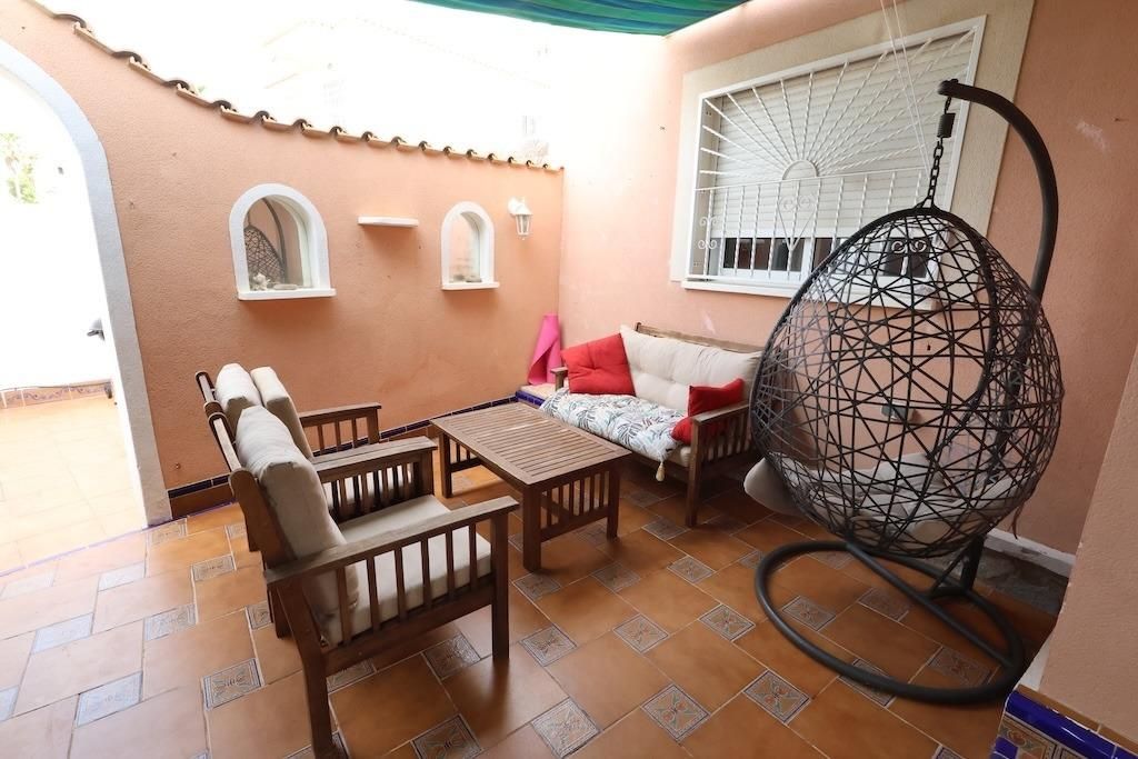 3-Bedroom House in Doña Pepa, Rojales - Image 8