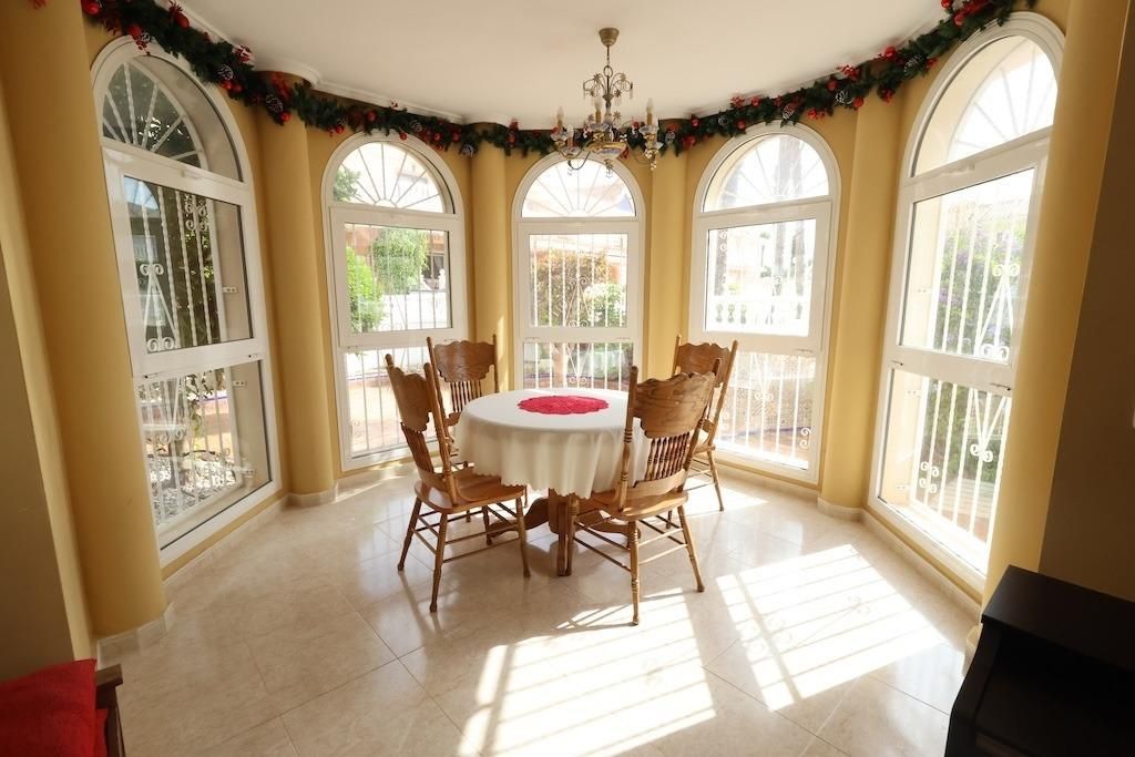 3-Bedroom House in Doña Pepa, Rojales - Image 9