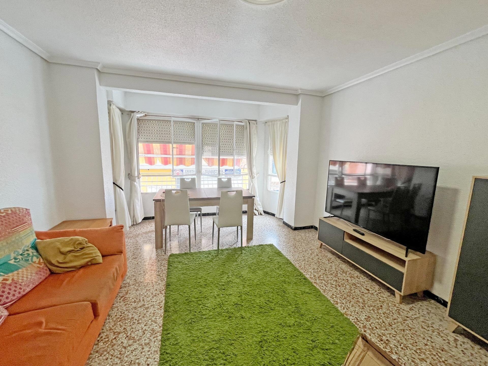 3-Bedroom Apartment in Centro, Guardamar del Segura - Image 1