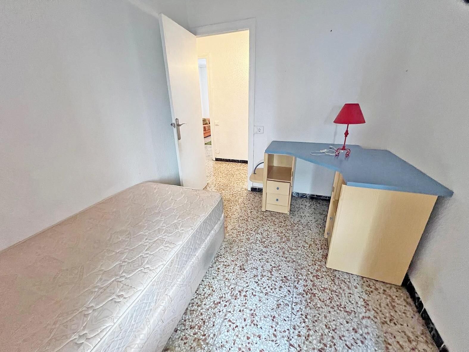3-Bedroom Apartment in Centro, Guardamar del Segura - Image 11