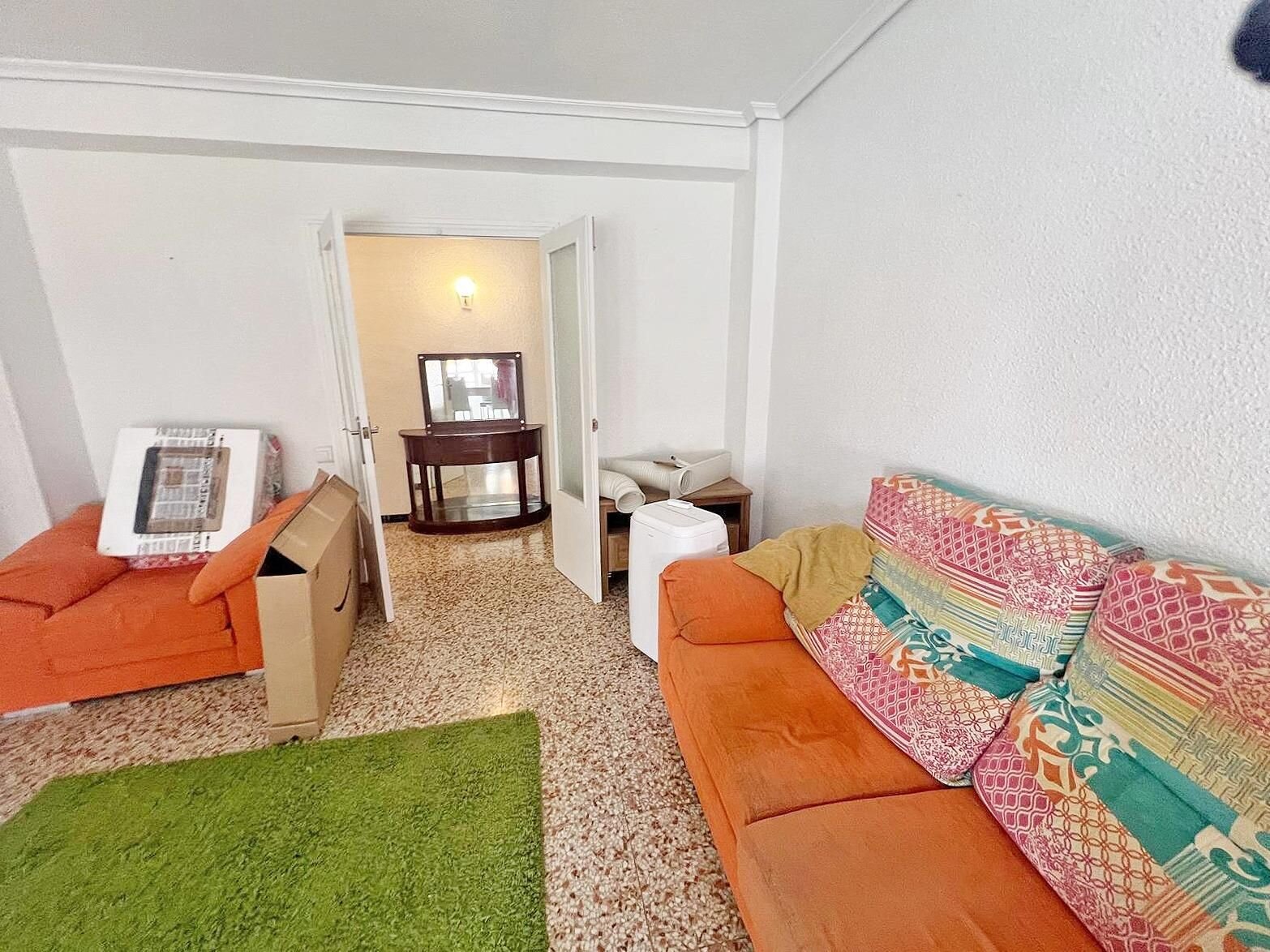 3-Bedroom Apartment in Centro, Guardamar del Segura - Image 2