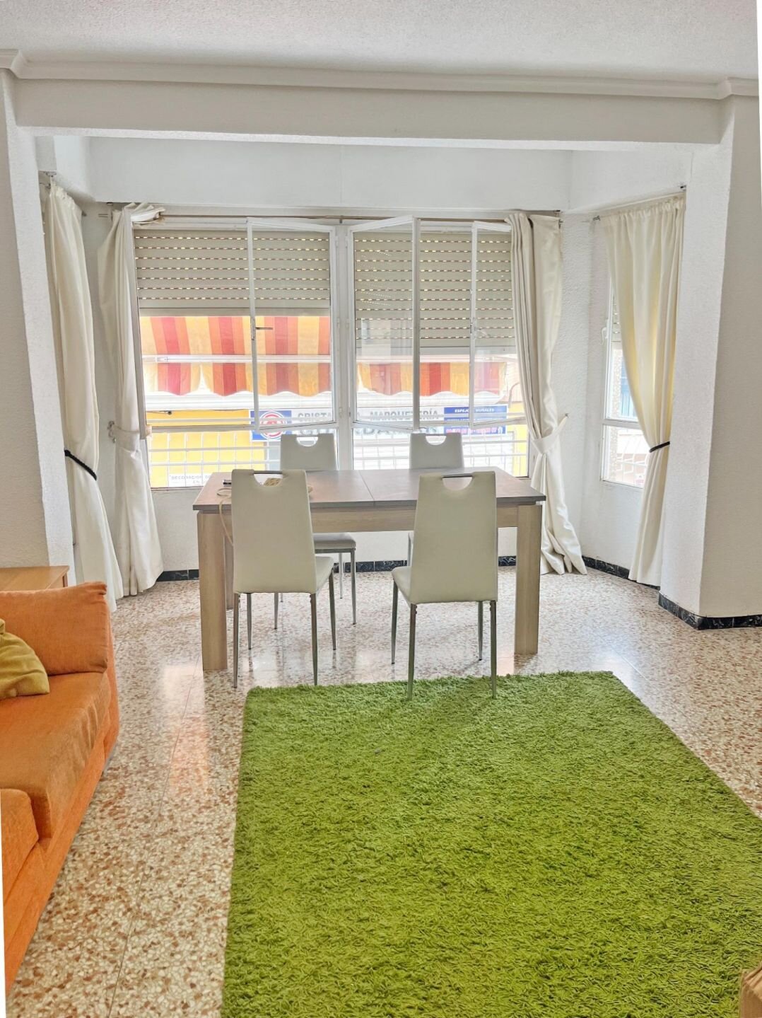 3-Bedroom Apartment in Centro, Guardamar del Segura - Image 3