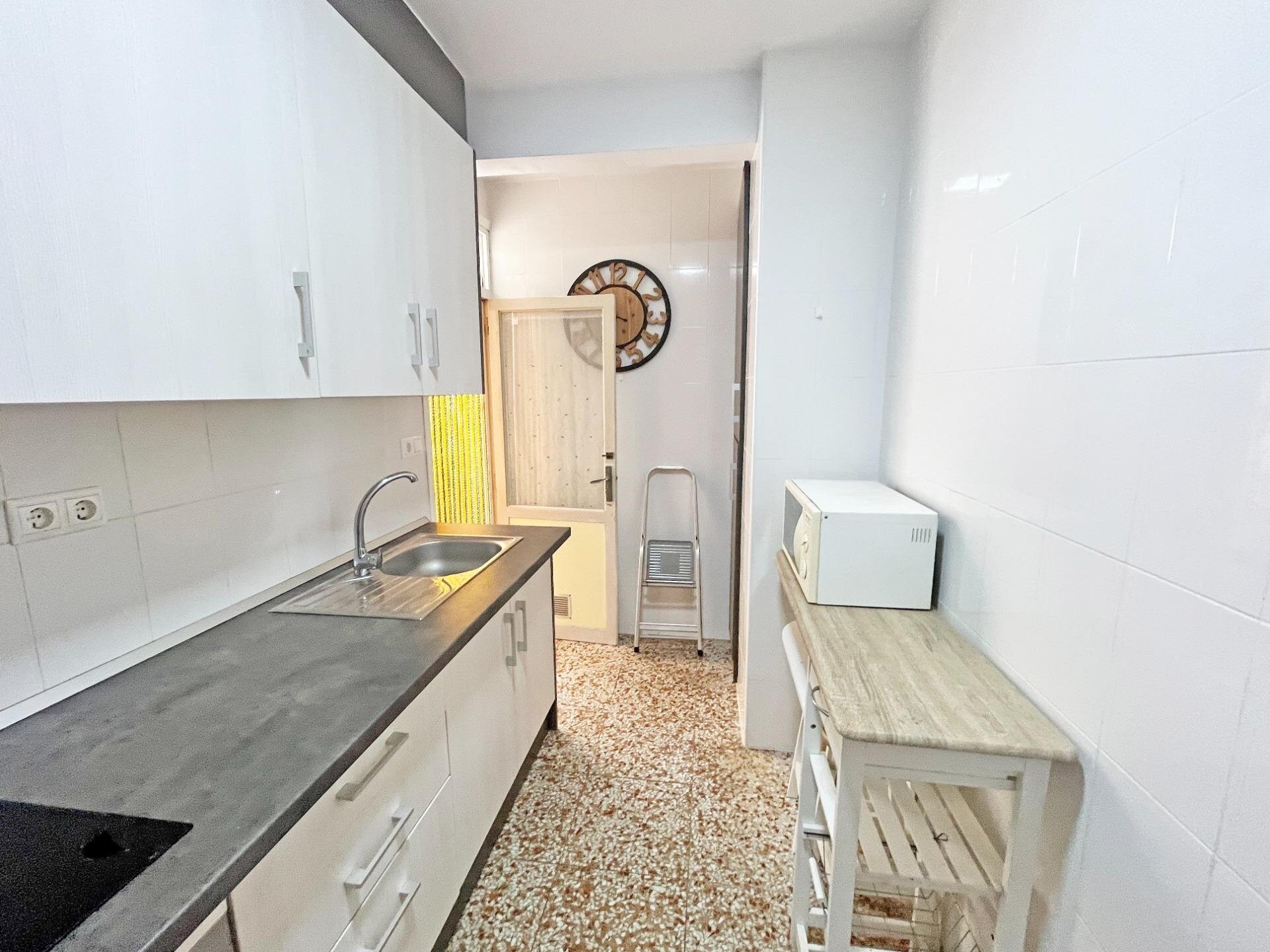 3-Bedroom Apartment in Centro, Guardamar del Segura - Image 4