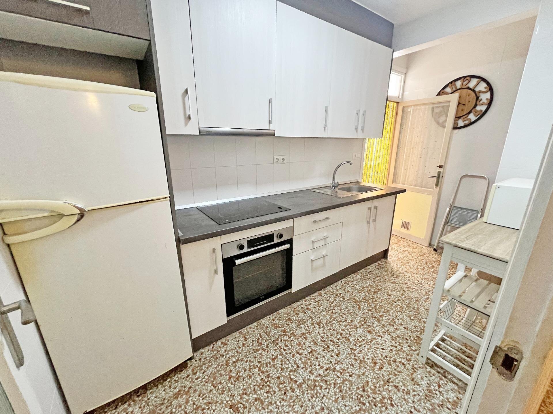 3-Bedroom Apartment in Centro, Guardamar del Segura - Image 5
