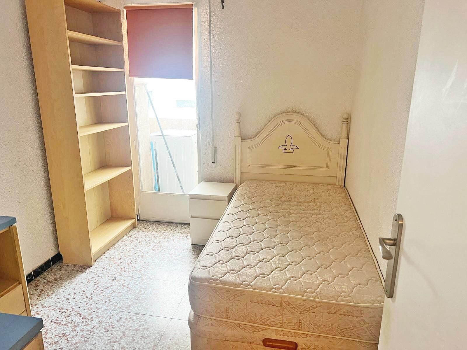 3-Bedroom Apartment in Centro, Guardamar del Segura - Image 9