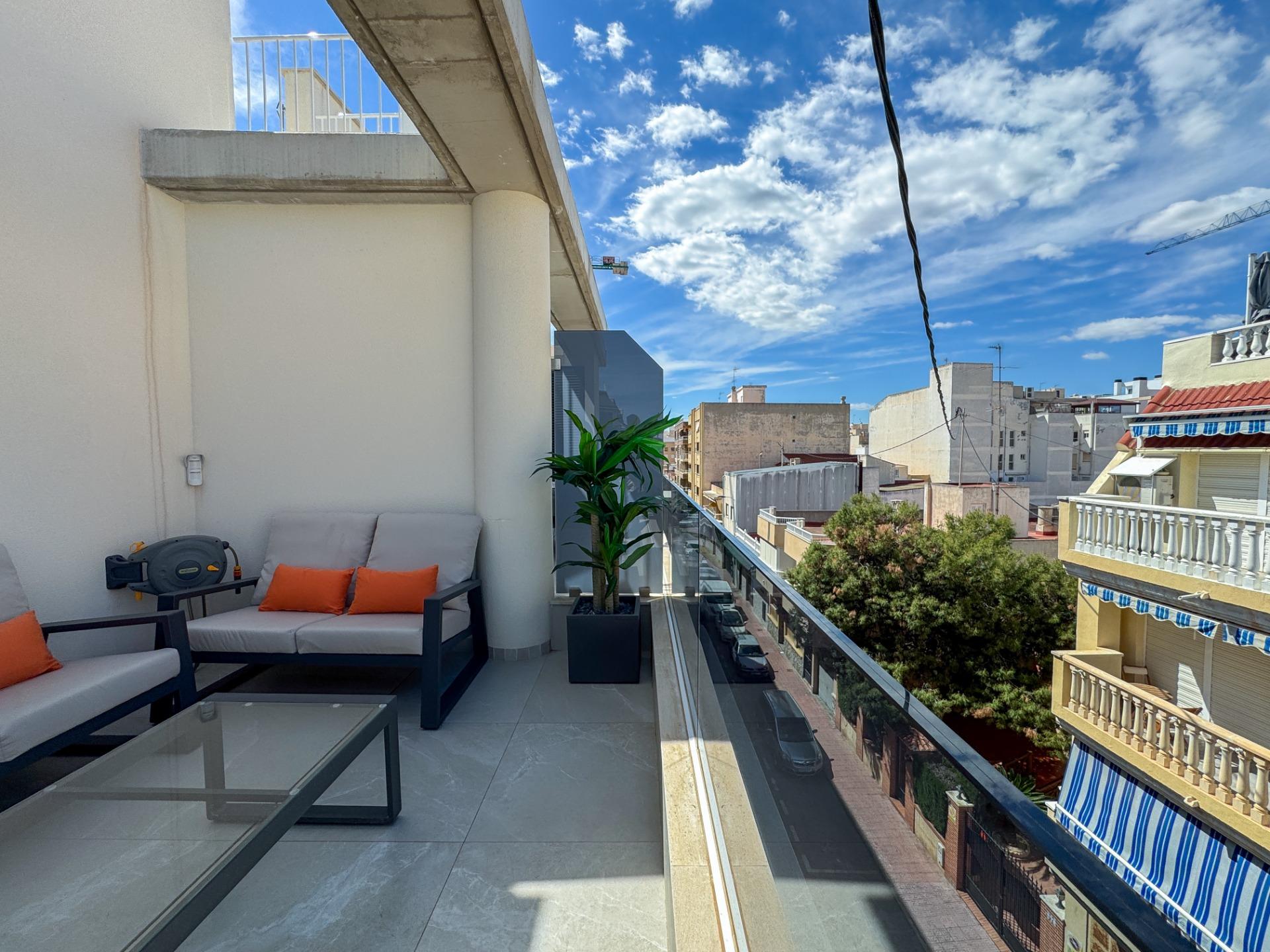 3-Bedroom Penthouse Duplex in Playa del Cura, Torrevieja - Image 12