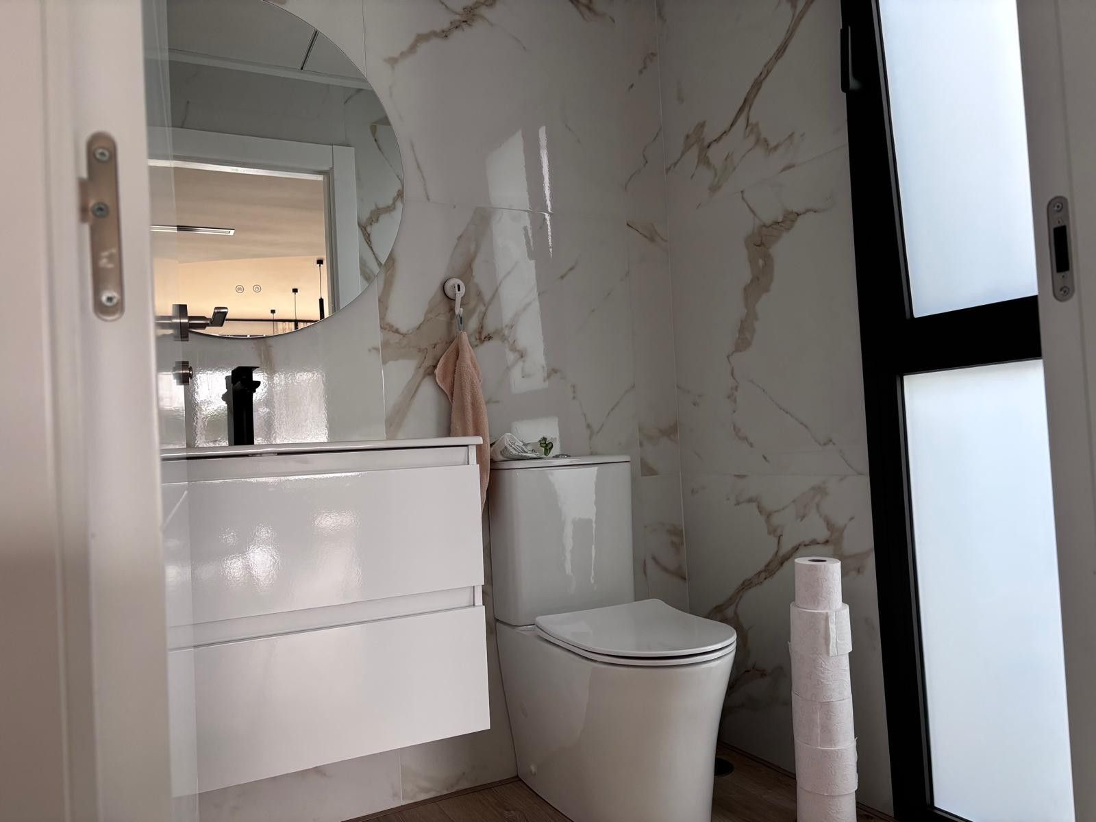 2-Bedroom House in Los Montesinos - Image 12