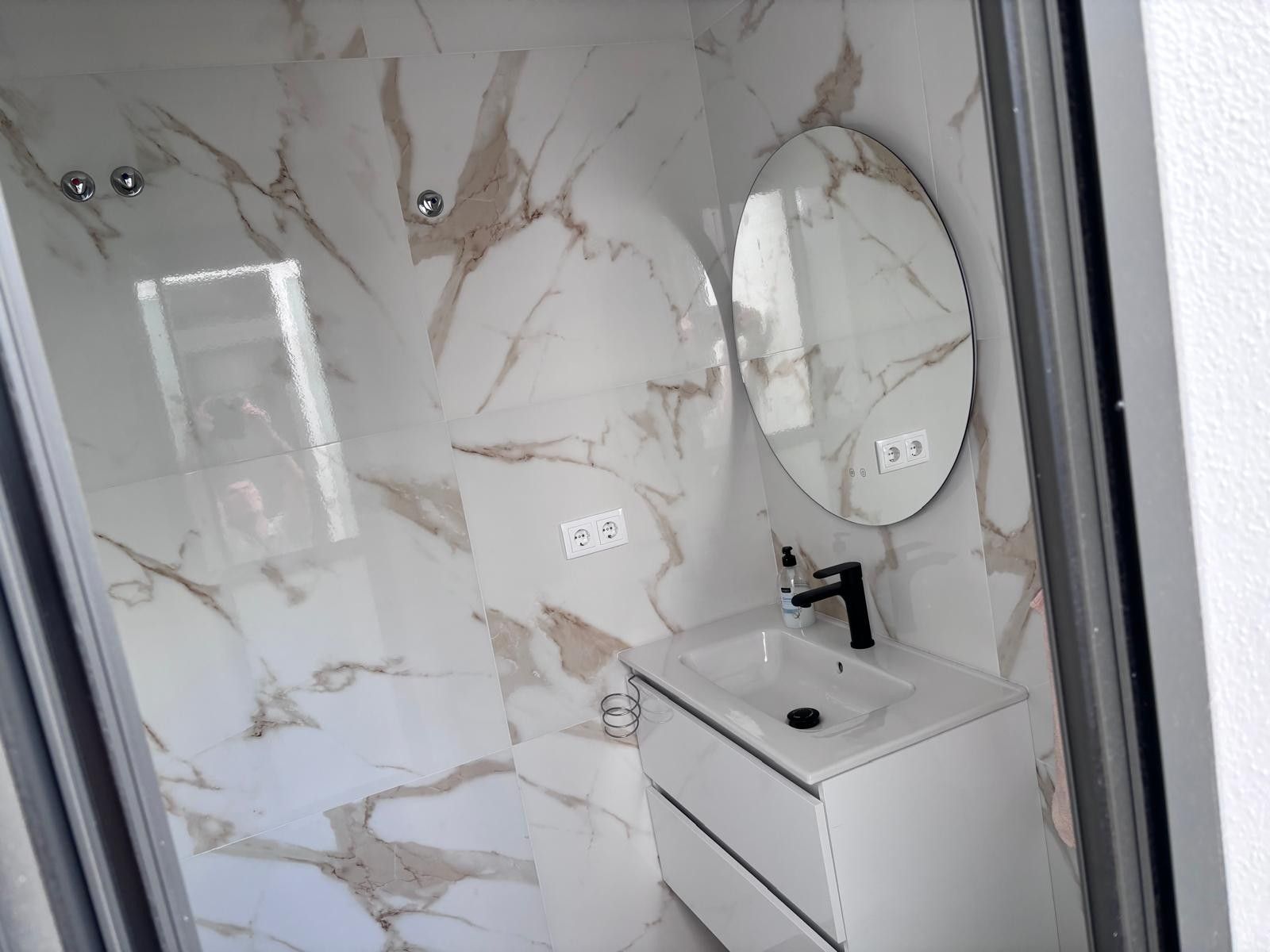 2-Bedroom House in Los Montesinos - Image 14