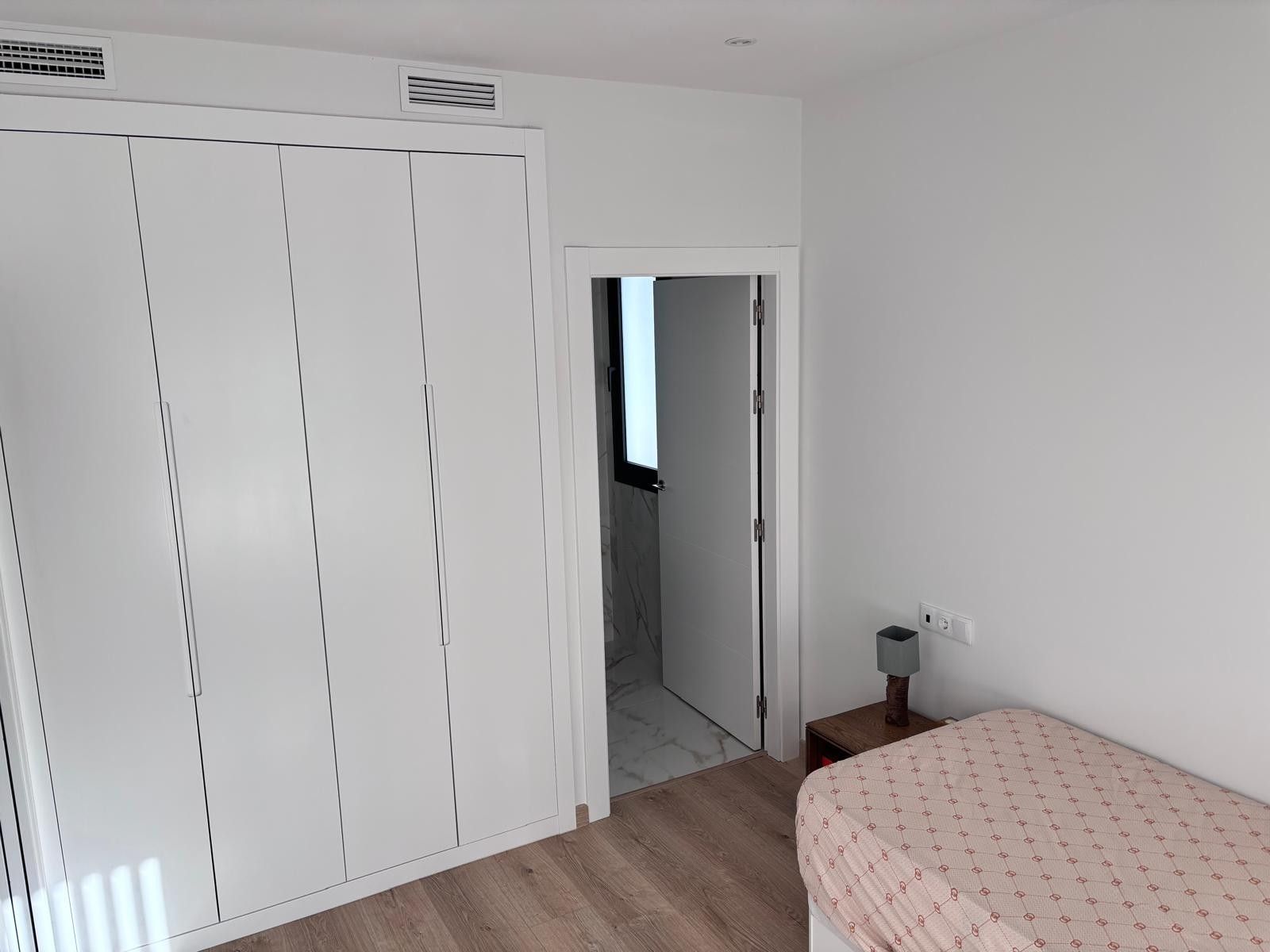 2-Bedroom House in Los Montesinos - Image 21